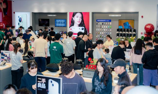 春節假期前四天云南消費市場 年味濃、亮點多、數碼產品銷售火爆