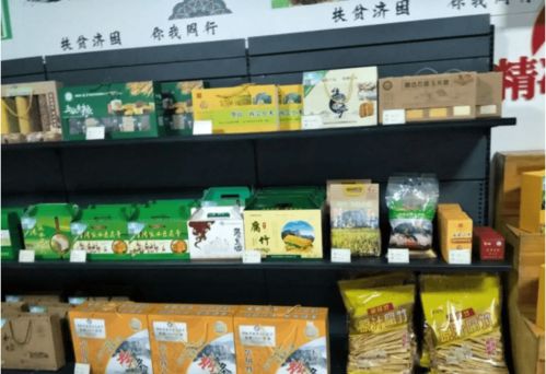 羅敷鎮 電子商務助力扶貧，服裝銷售忙不停